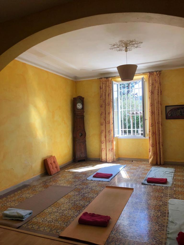 Chambre 3 Personnes Avec Salle De Bain Dans Mas Du Luberon Robion en Luberon Exterior foto